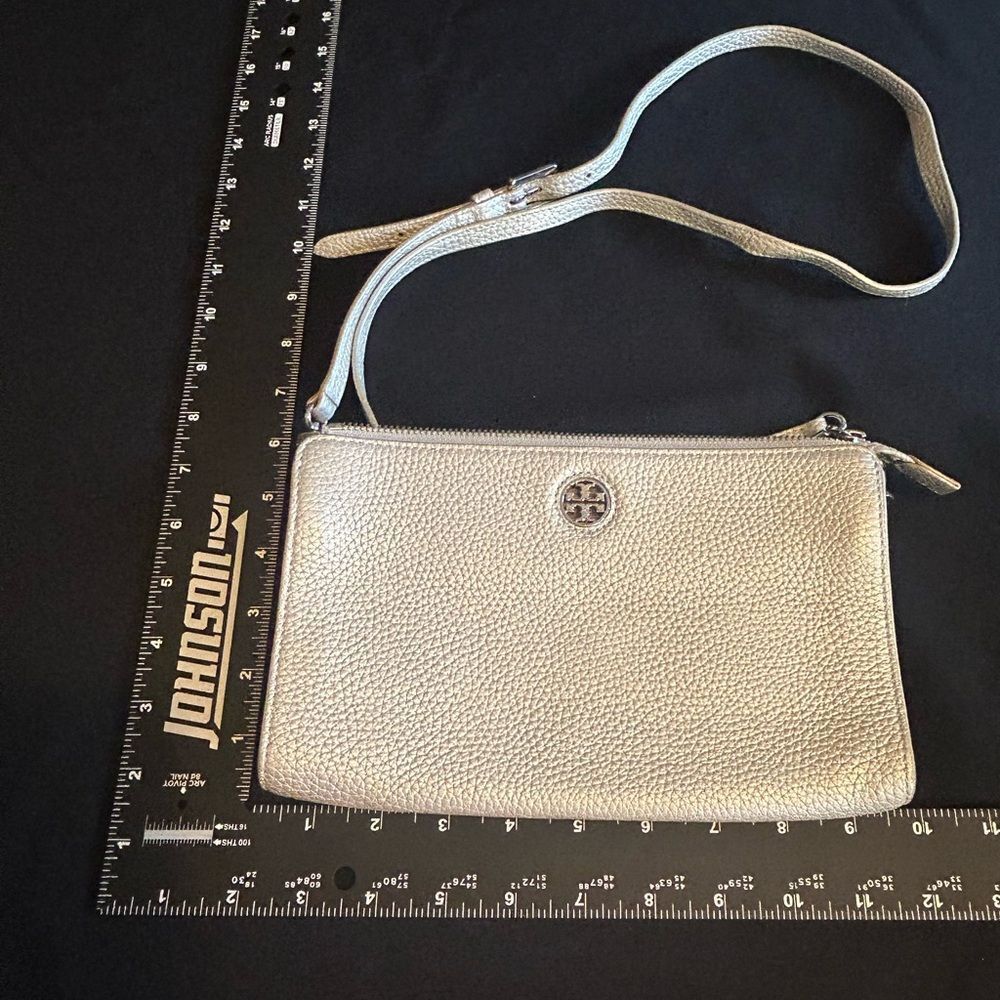 Tory Burch Silver Textured Women's Crossbody Bag Wallet - Picture 7 of 9